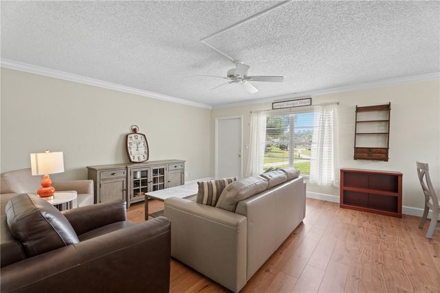 33 Pine Arbor Lane 102, Vero Beach, FL 32962