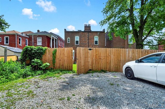 6823 Minnesota Avenue, St Louis, MO 63111