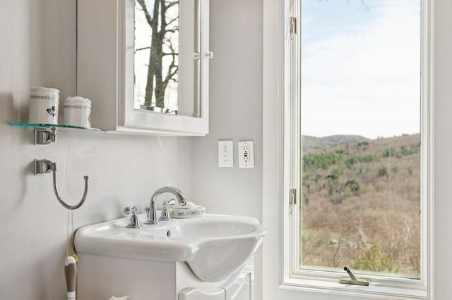 114 Oak Ridge Way, Woodstock, VT 05091