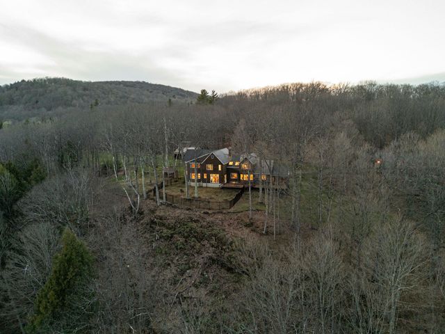114 Oak Ridge Way, Woodstock, VT 05091