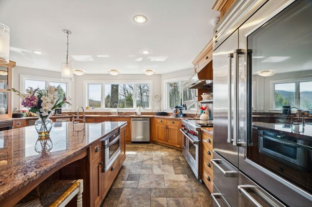 114 Oak Ridge Way, Woodstock, VT 05091