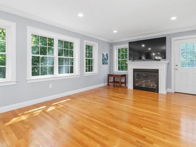 32 Lauricella Lane, Waltham, MA 02452