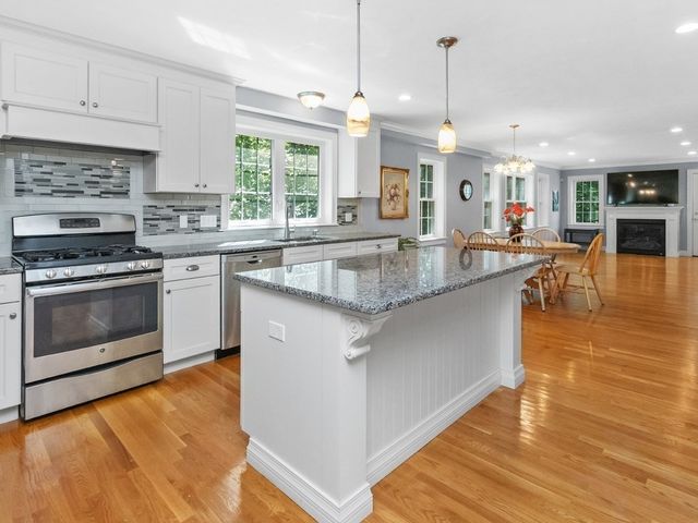 32 Lauricella Lane, Waltham, MA 02452