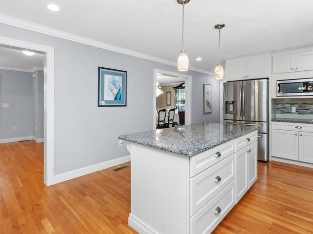 32 Lauricella Lane, Waltham, MA 02452