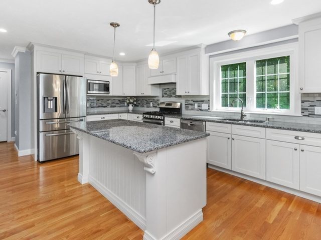 32 Lauricella Lane, Waltham, MA 02452