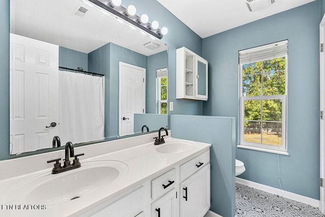 302 Rolling Ridge Lane, Vonore, TN 37885