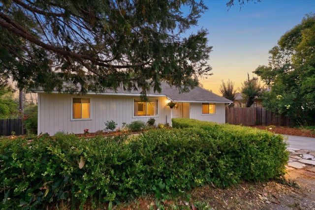 515 Hilltop Dr, Auburn, CA 95603