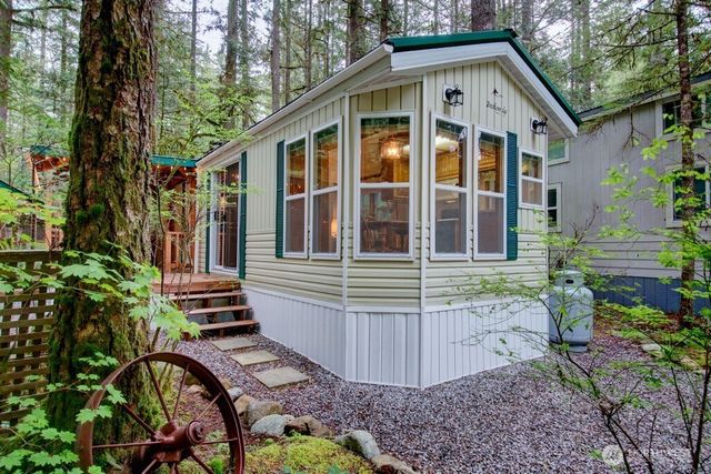 300 Schinn Canyon Drive, Deming, WA 98244