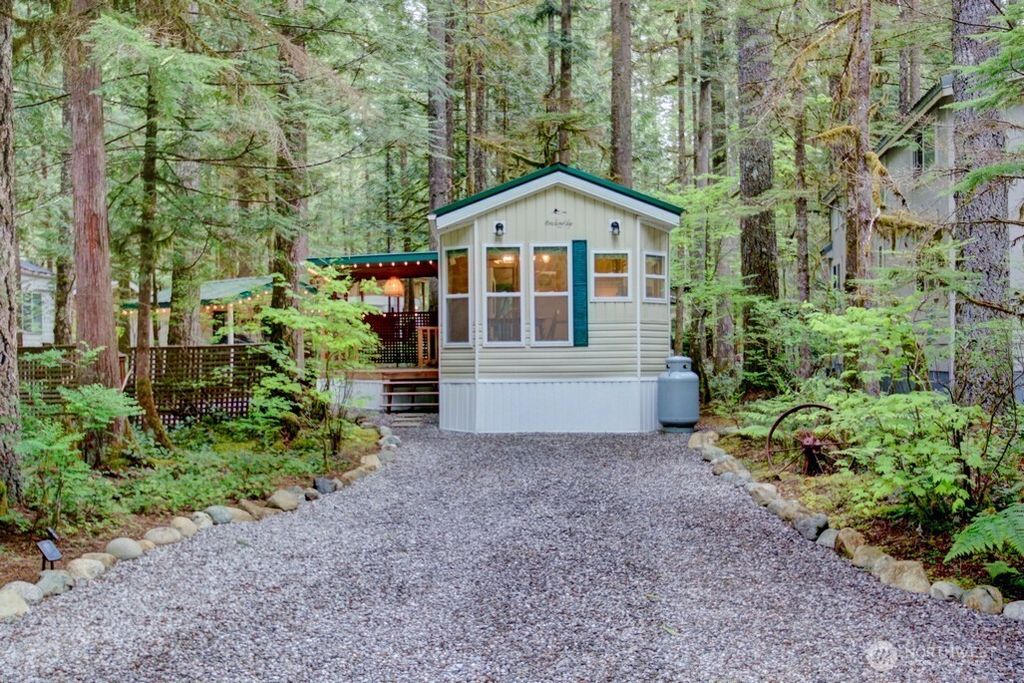 300 Schinn Canyon Drive, Deming, WA 98244