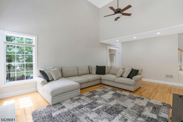 6 Perin Pl, Roxbury Twp., NJ 07876