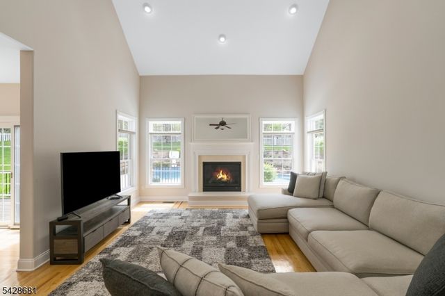 6 Perin Pl, Roxbury Twp., NJ 07876