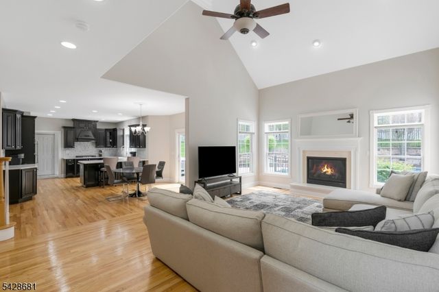 6 Perin Pl, Roxbury Twp., NJ 07876