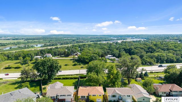 211 Woodland Drive, Omaha, NE 68108