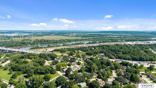 211 Woodland Drive, Omaha, NE 68108