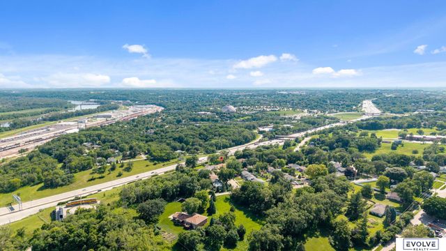 211 Woodland Drive, Omaha, NE 68108