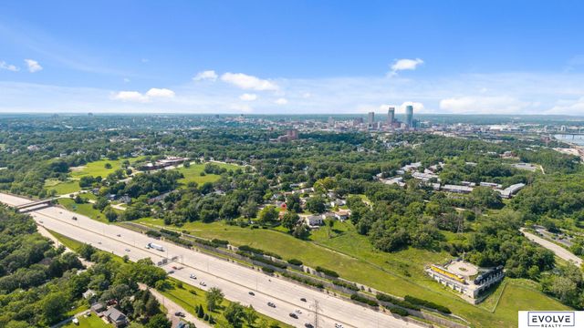 211 Woodland Drive, Omaha, NE 68108