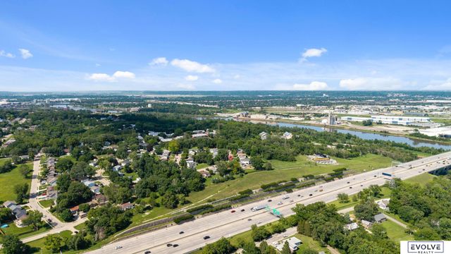 211 Woodland Drive, Omaha, NE 68108