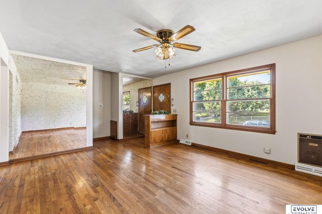 211 Woodland Drive, Omaha, NE 68108