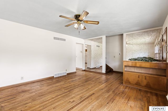 211 Woodland Drive, Omaha, NE 68108