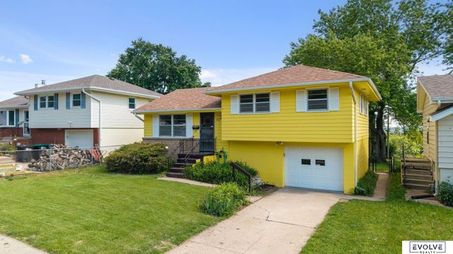 211 Woodland Drive, Omaha, NE 68108