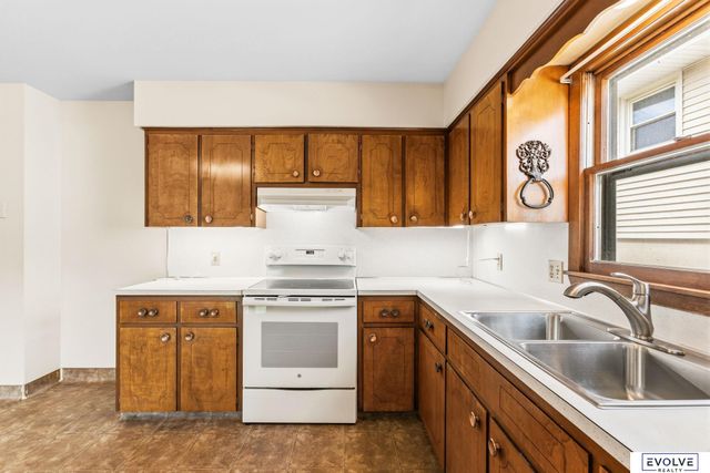 211 Woodland Drive, Omaha, NE 68108