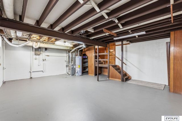 211 Woodland Drive, Omaha, NE 68108