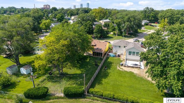 211 Woodland Drive, Omaha, NE 68108