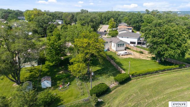 211 Woodland Drive, Omaha, NE 68108