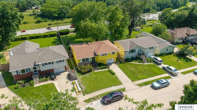 211 Woodland Drive, Omaha, NE 68108