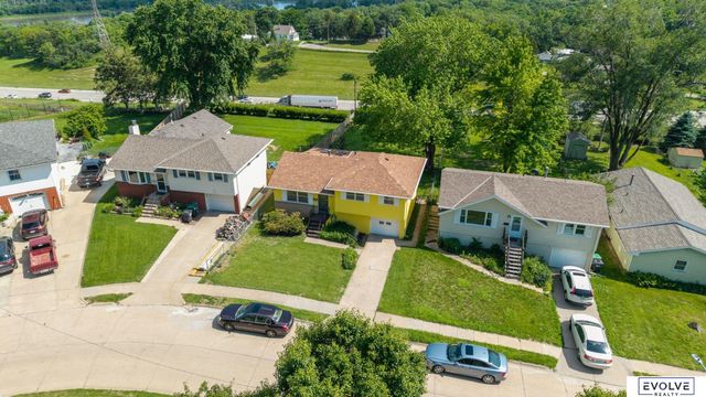 211 Woodland Drive, Omaha, NE 68108