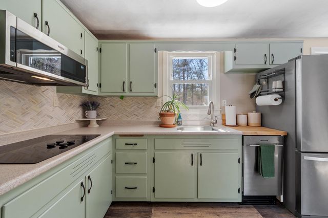 15 Briar Avenue, Salem, NH 03079