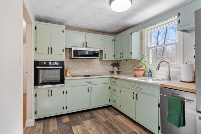 15 Briar Avenue, Salem, NH 03079