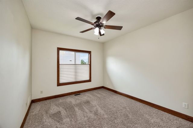 215 S 85th Street, West Des Moines, IA 50266