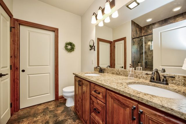 215 S 85th Street, West Des Moines, IA 50266