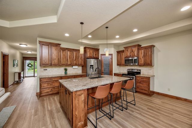 215 S 85th Street, West Des Moines, IA 50266