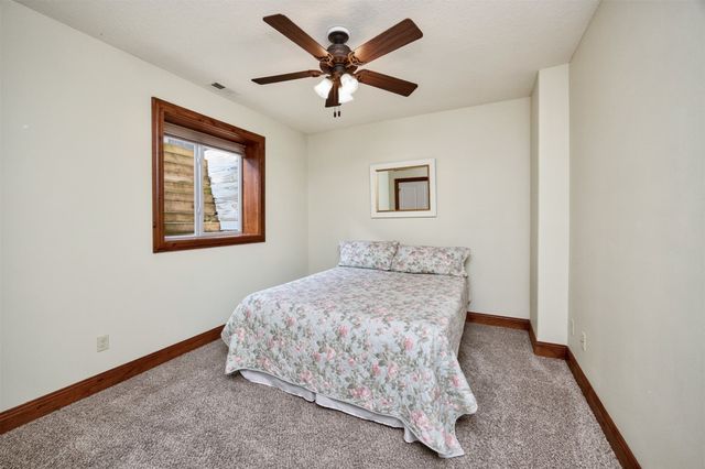 215 S 85th Street, West Des Moines, IA 50266