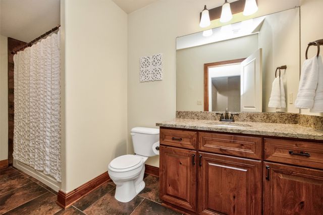 215 S 85th Street, West Des Moines, IA 50266
