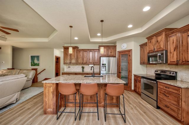 215 S 85th Street, West Des Moines, IA 50266