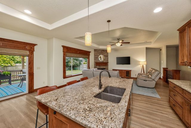 215 S 85th Street, West Des Moines, IA 50266