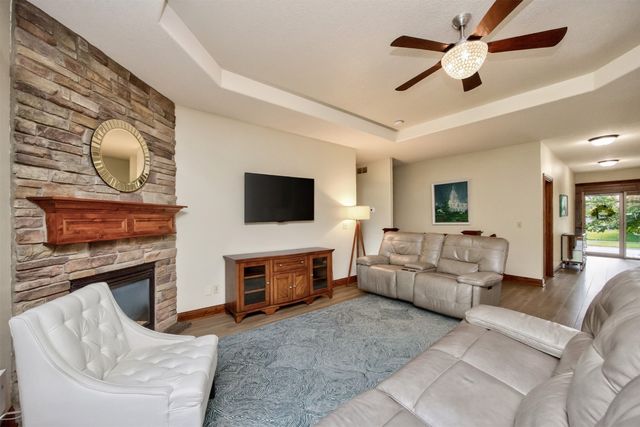 215 S 85th Street, West Des Moines, IA 50266