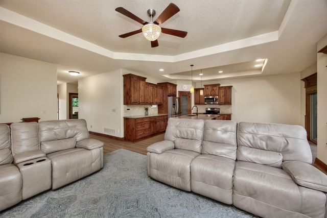 215 S 85th Street, West Des Moines, IA 50266