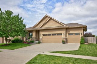 215 S 85th Street, West Des Moines, IA 50266