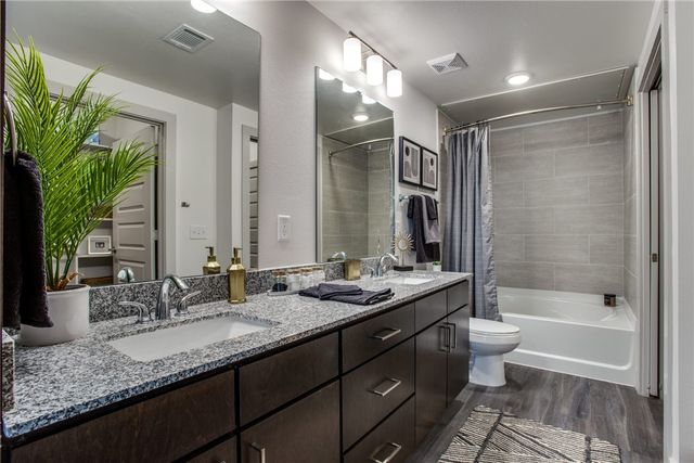 950 Town Lake Drive 2204, College Station, TX 77845
