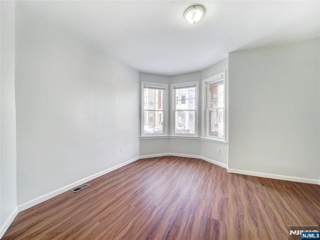 160 11th Street, Newark, NJ 07107