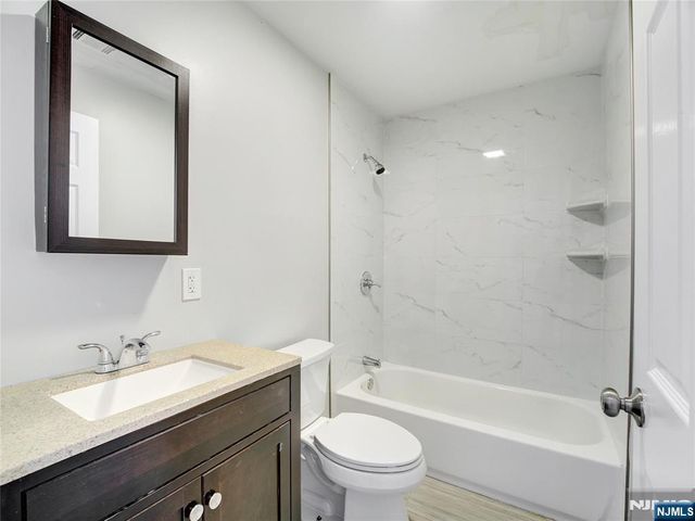 160 11th Street, Newark, NJ 07107