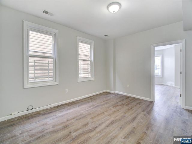 160 11th Street, Newark, NJ 07107