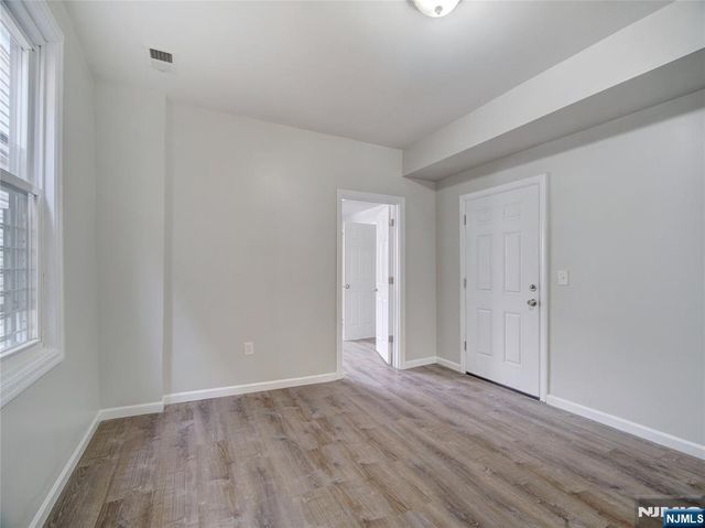 160 11th Street, Newark, NJ 07107