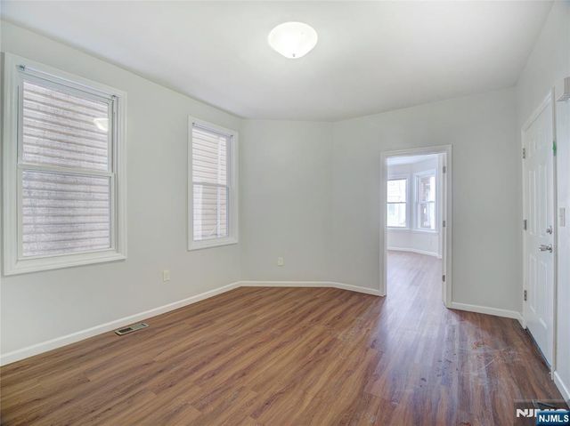 160 11th Street, Newark, NJ 07107