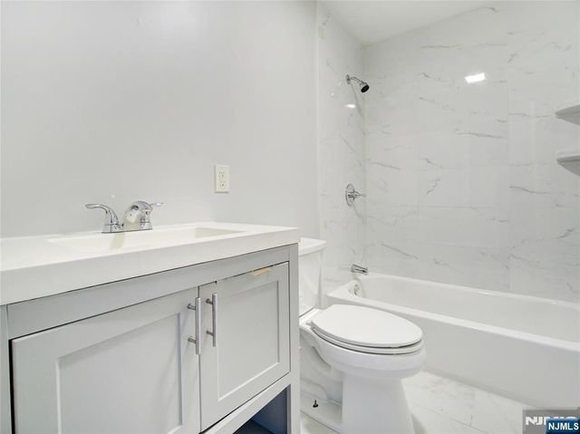 160 11th Street, Newark, NJ 07107