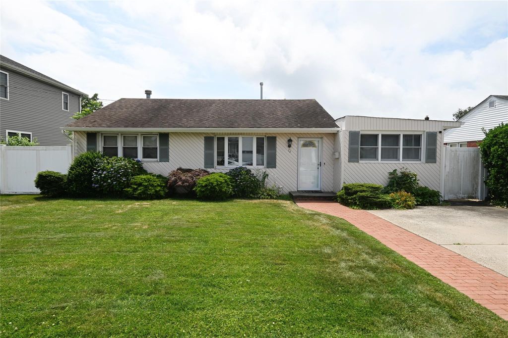 76 Conneticut Avenue, Massapequa, NY 11758
